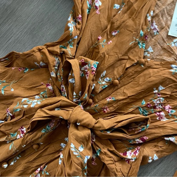 New Francesca's Amber Floral Button Down Wide Leg Tie Waist Jumpsuit - Picture 3 of 6